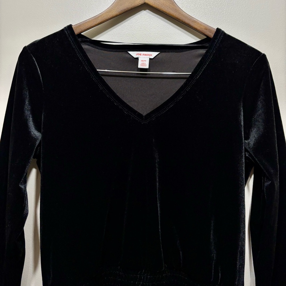 Joe Fresh Black Velvet Long Sleeve Scoop Neck Cropped Blouse Top XS - Picture 3 of 9